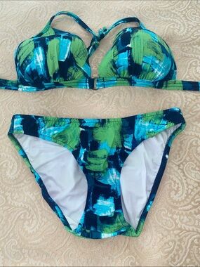 NWOT, never worn VENUS Blue and Green Abstract Print Bikini